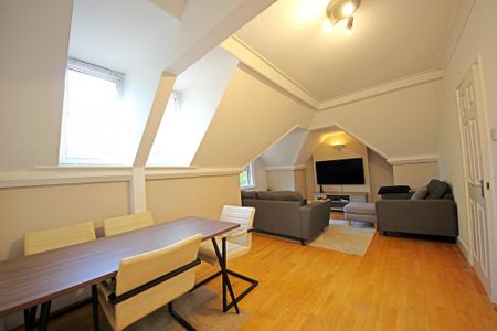 3 bedroom flat to rent - Photo 2