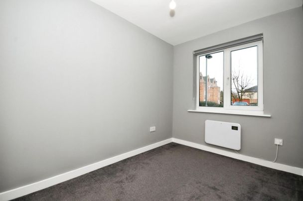 2 bedroom Flat To Let - Photo 1
