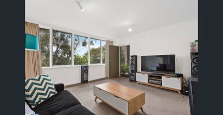 Fantastic location and lifestyle stone's throw to Camberwell Junction & Train Station - Photo 4