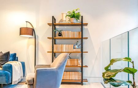 King's Mews - Photo 2