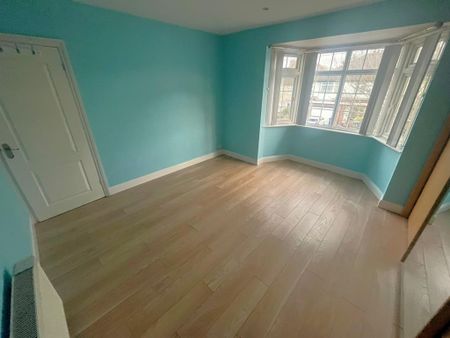 4 bedroom semi-detached house to rent - Photo 3