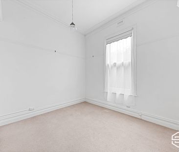 Charming Victorian Home - Photo 3