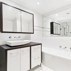 Quiet, Convenient, North Aspect Living - Photo 2
