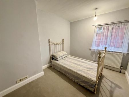 2 bedroom semi-detached house to rent - Photo 4