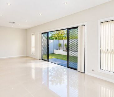 CONVENIENT VILLA LIVING - Photo 1