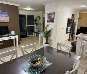 Burleigh Waters - Photo 1