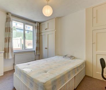 6 bedroom house to rent - Photo 1