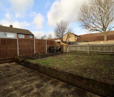 2 bedroom maisonette to rent - Photo 2