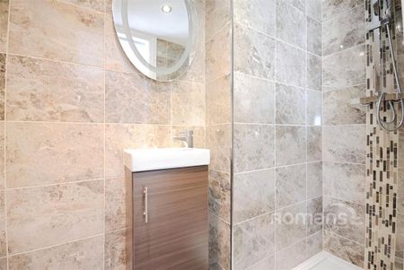 3 bedroom flat to rent - Photo 5