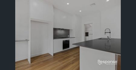 Spacious Renovated Townhouse - Photo 5