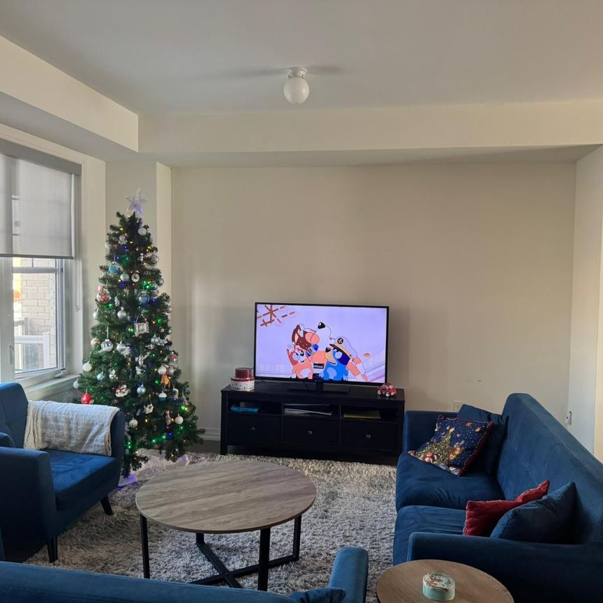 For Lease - 23 Prince William Boulevard, Clarington, Ontario - Photo 1