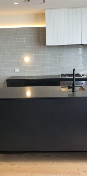 Air-conditioned 1 Bedroom Apartment - walk to schools, bars/cafes, public transport and the Brisbane River - Photo 1