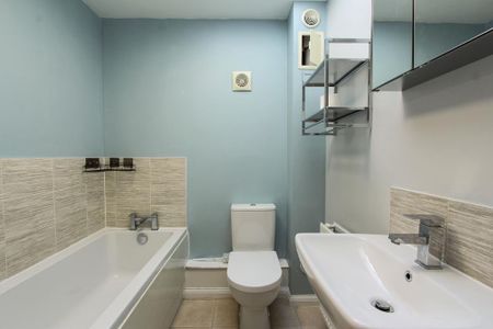 2 bedroom coach house to rent - Photo 4