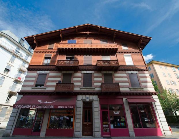 Appartement de 3 pièces au 1er étage dans un immeuble au cachet historique "le Chalet Suisse" - Photo 1