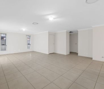 Spacious Family Home! - Photo 4