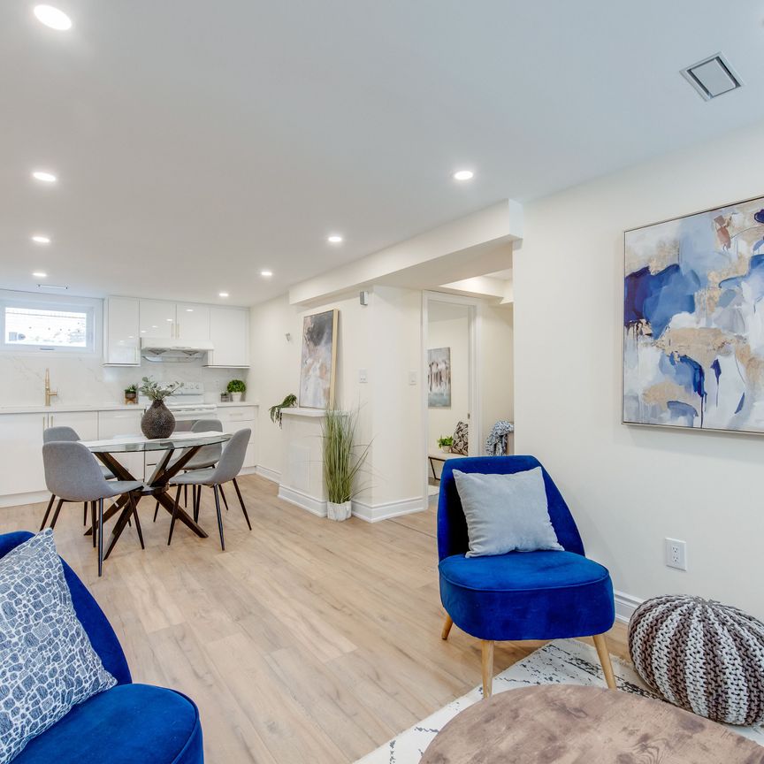 For Lease - 8 Clearview Heights, Toronto, Ontario - Photo 1