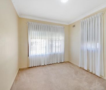 Three Bedroom Home with Nice Backyard! - Photo 3