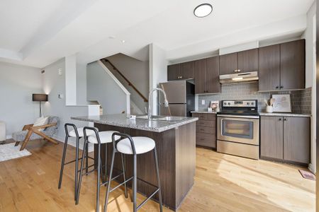 For Lease - 632 Lauraleaf Crescent, Barrhaven, Ontario - Photo 2