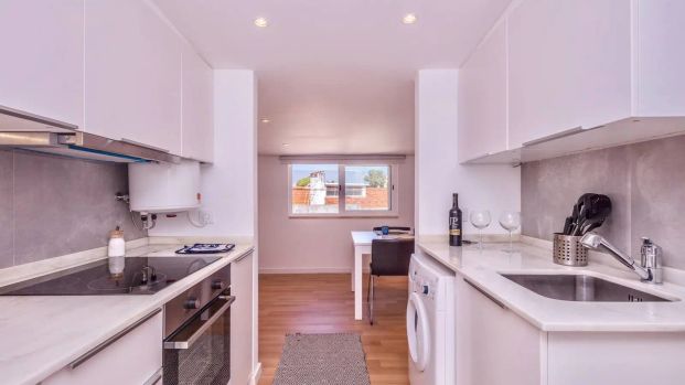 2-bedroom apartment for rent in Cascais, bills included - Photo 1