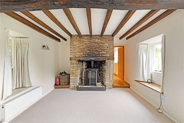 Spacious and charming family home in the village of Tunley. - Photo 1