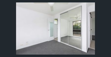 Spacious Two Bedroom Unit! - Photo 3