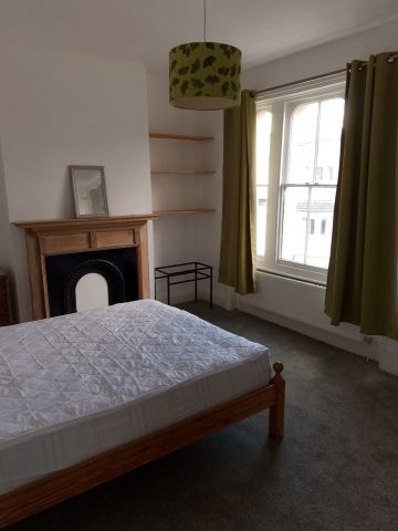 5 Bed Terraced House, Clinton Road, E3 - Photo 4