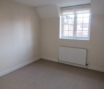 2 bedroom Town house To Let - Photo 2