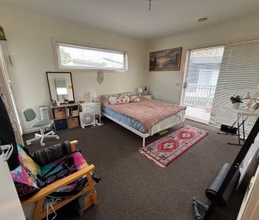 Caroline Springs - Photo 1