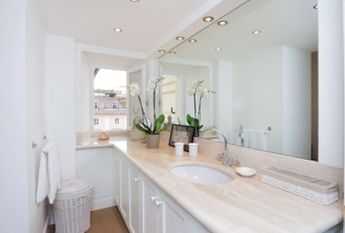 Attic-Spagna: 250mq. Duplex Penthouse located in 15th century Historical Building. Large double living room with fireplace, study, 3 bedrooms, 3 baths, spectauclar entertaining room with 360° views of antique Rome, rooftops and Cupoa’s. Ref #120