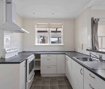 Close to Town - Photo 2