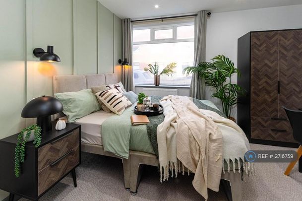 1 bedroom in a house share to rent - Photo 1