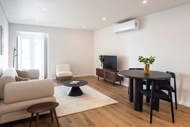 Largo Santa Bárbara, Lisbon, Lisbon 1150-260 - Photo 1