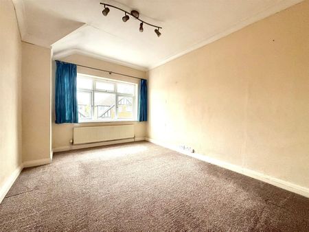 Gresham Road, Hillingdon, UB10 - Photo 2