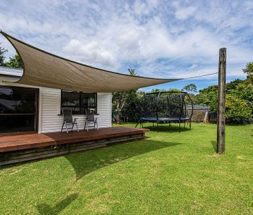 Sunny spacious home with a large backyard - Photo 1
