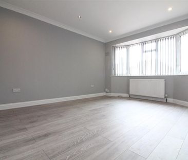 Camborne Way, Heston - Photo 1
