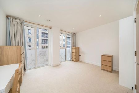 3 bedroom flat to rent - Photo 2