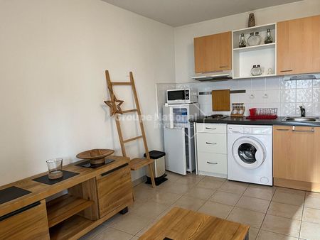 T2 MEUBLÉ AVEC BALCON ET GARAGE - ARLES, - Photo 2