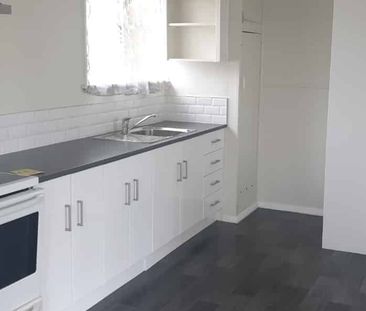 4 bedroom renovated property - Photo 1