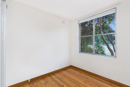 Gorgeous Two Bedroom Apartment in The Heart of Lane Cove - Photo 3