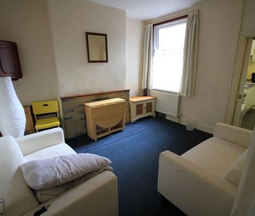 4 bedroom terraced house to rent - Photo 1