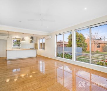 LOW-MAINTENANCE AND CENTRAL CONVENIENCE - Photo 5