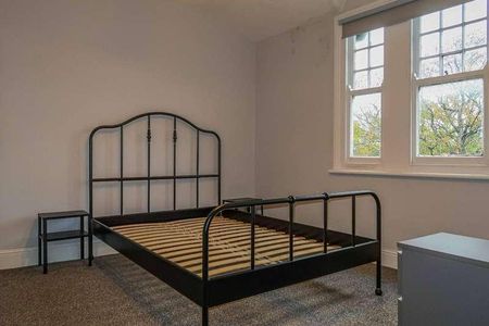 Royal Buildings, Penarth, CF64 - Photo 3