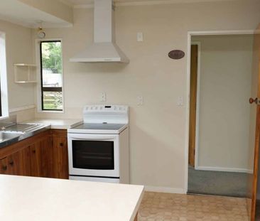 Delightful Three-Bedroom Family Home - Photo 4