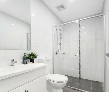 Stylish and Spacious Townhouse - Photo 6