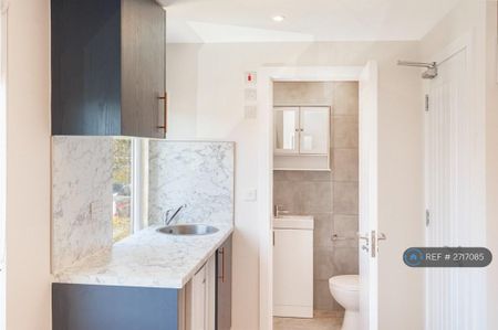 Studio to rent - Photo 3