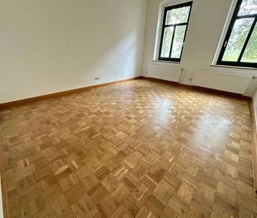 Parkett -geräumige Zimmer - großer Balkon an der Küche ! - Foto 5