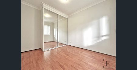 Modern 2 Bedroom - Photo 4