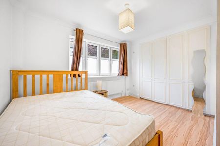 3 bedroom flat to rent - Photo 4