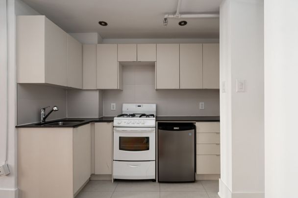 160 Huron Street - Photo 1