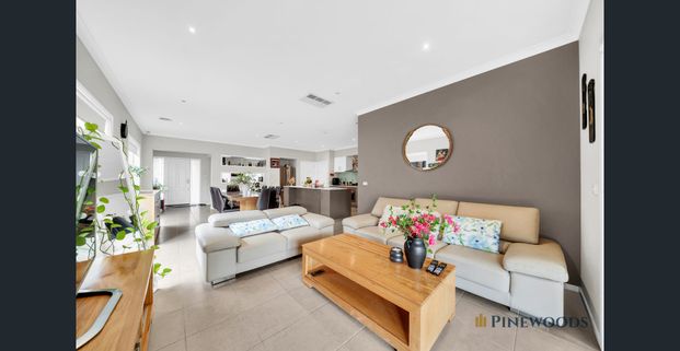 For Lease: Spacious Family Home in Craigieburn! - Photo 1